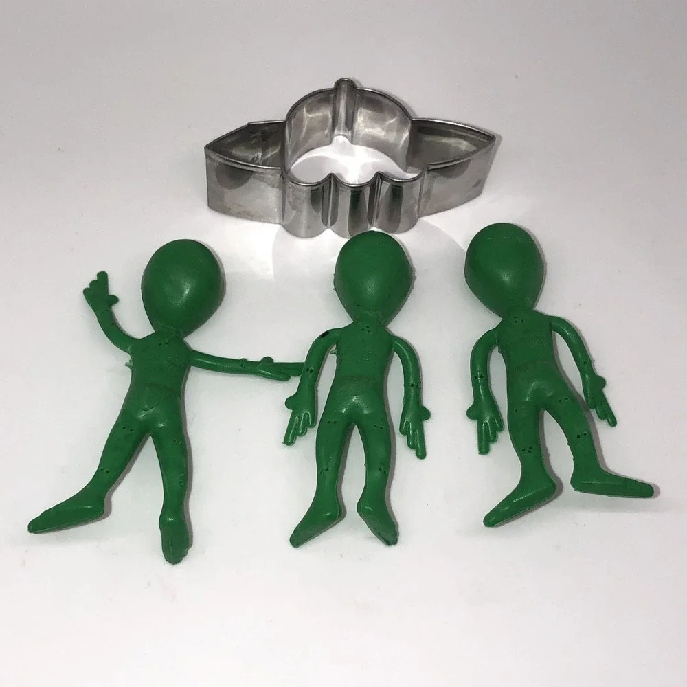 3 Bendable Rubber Green Aliens Figures Posable UFO Cookie Cutter Cake Topper Toy